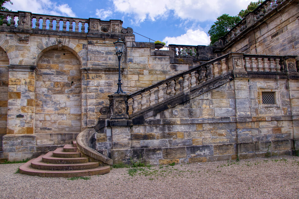 Treppe zu den Arkaden am Schlossplatz