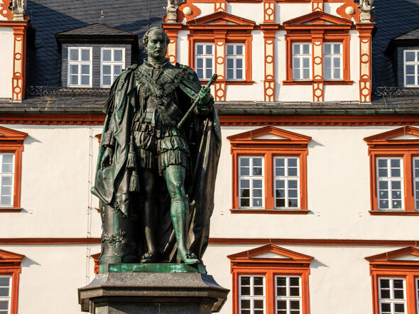 Marktplatz mit Prinz Albert vor Stadthaus