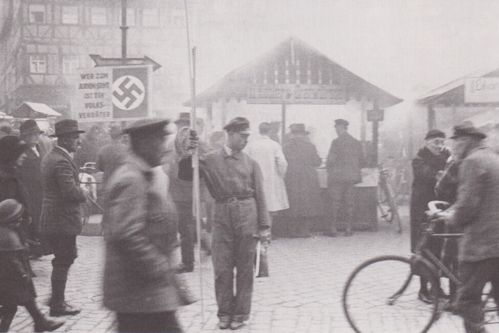 Antisemitisches Plakat auf dem Marktplatz