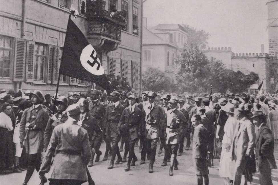 SA marschiert durch Ketschendorfer Straße 1920er Jahre
