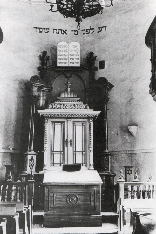 Blick auf den Thoraschrein