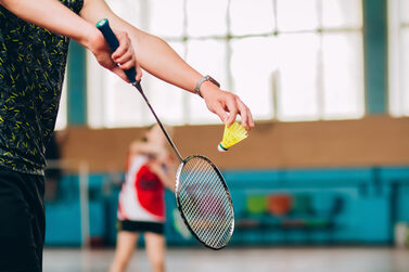 Kinder beim Badminton-Spielen