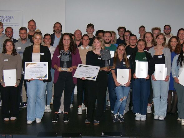 alle Teilnehmerinn und Teilnehmer des Videowettbewerbs bei der Preisverleihung