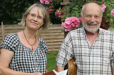 Autorin Nicole Eick und Gitarrist Harald Demetz