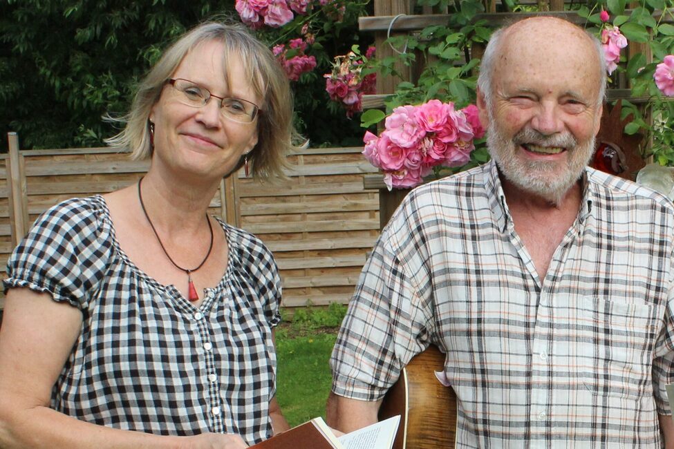 Autorin Nicole Eick und Gitarrist Harald Demetz
