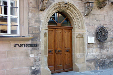Eingangstür Stadtbücherei Coburg