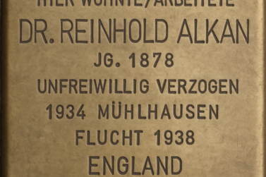 Stolperstein von Dr. Reinhold Alkan