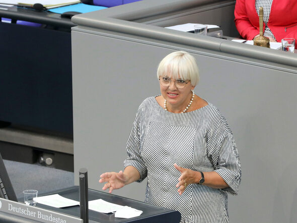 Claudia Roth bei einer Rede im Deutschen Bundestag
